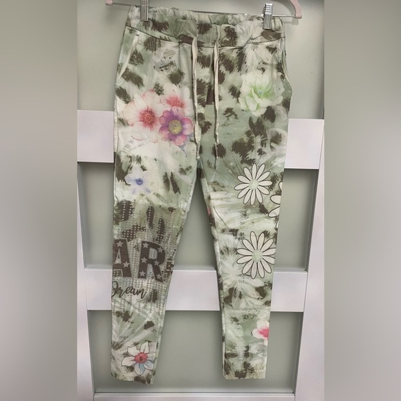 Pants - 🍂😍 Very unique Floral Tie-Dye Jogger Pants fits a size small to medium EUC